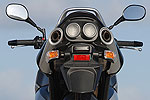 Вид сзади Suzuki GSR600. Продажа мотоциклов Suzuki.